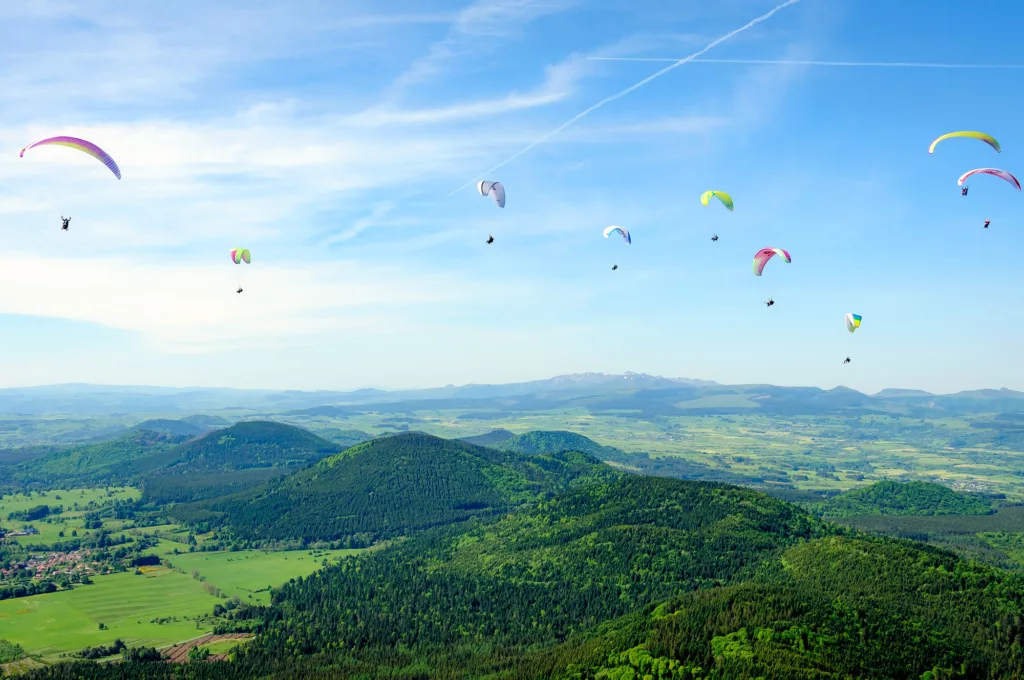 Vol en parapente au-dessus des volcans