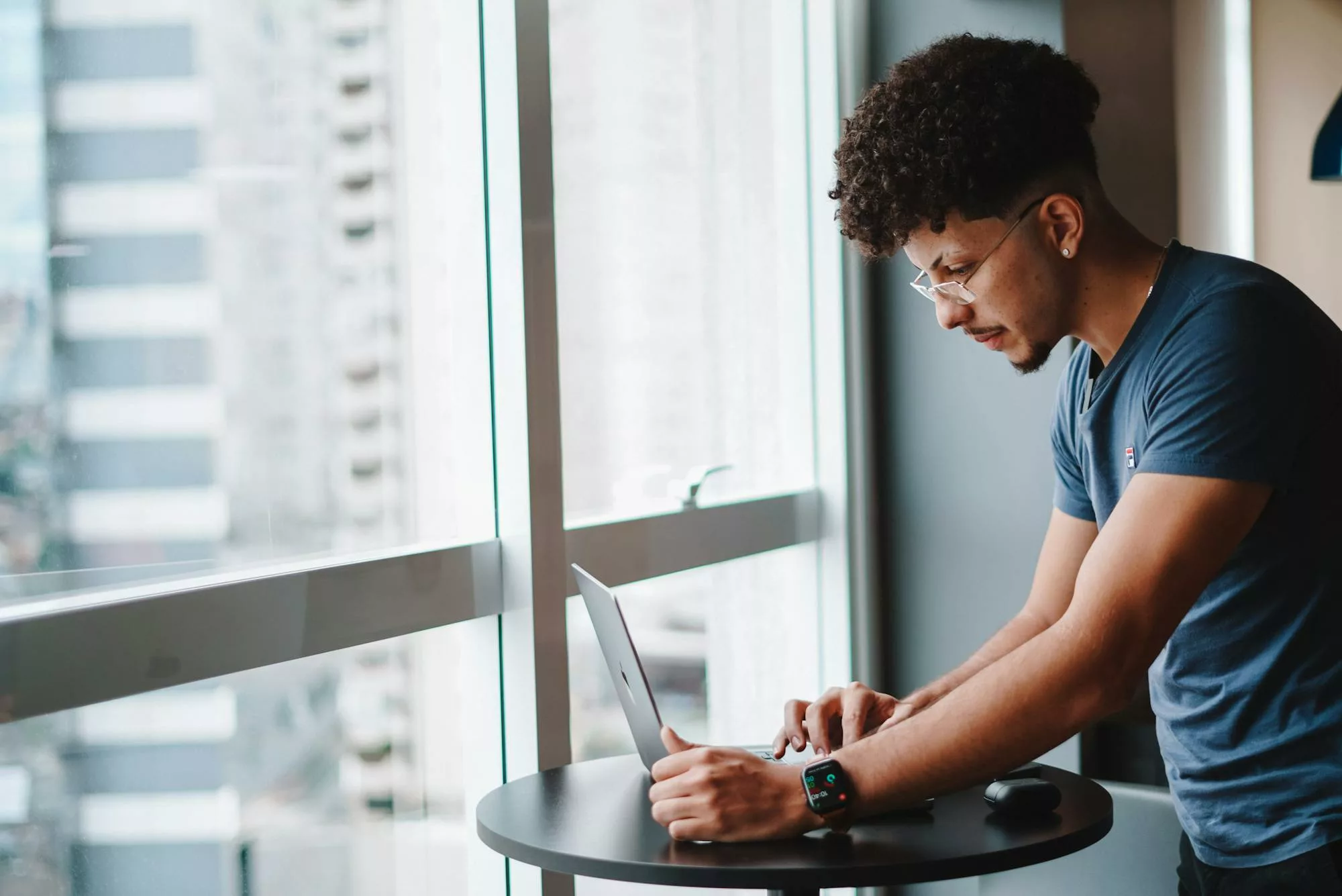 Pourquoi le coliving est la solution idéale pour les jeunes actifs en quête de lien social
