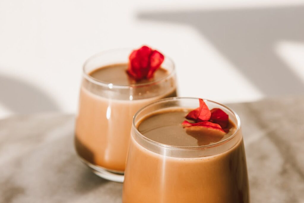Chocolat chaud maison avec éclats de praliné
