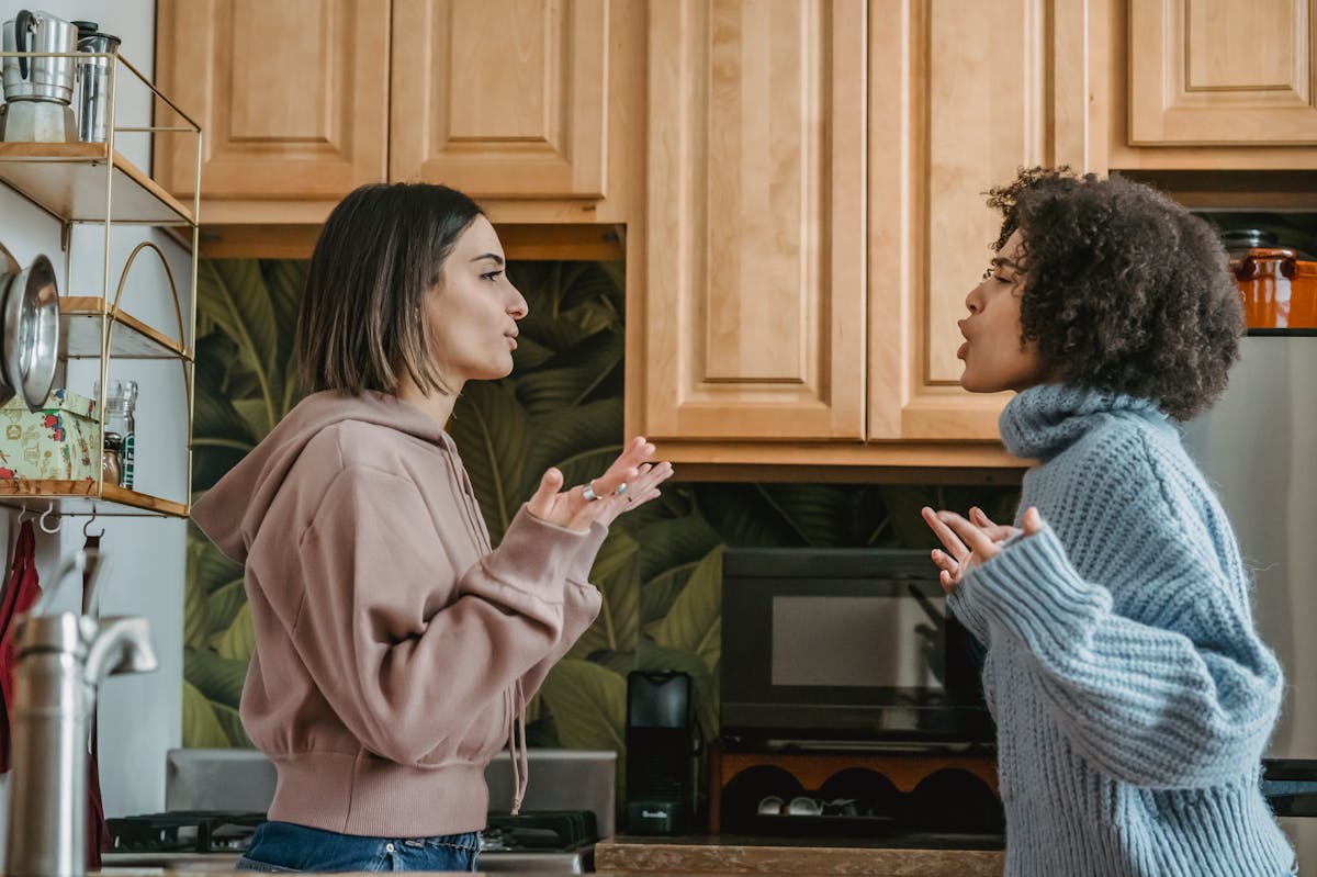 Résolution des conflits en coliving : miser sur la communication et la médiation pour mieux vivre ensemble