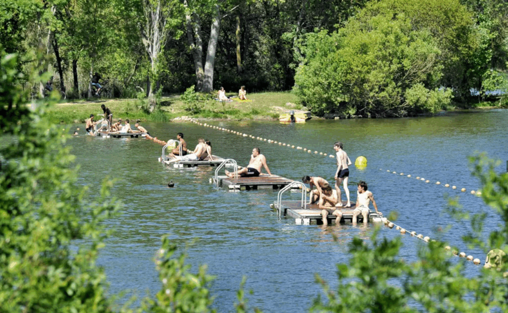 base nautique à Angers entre amis