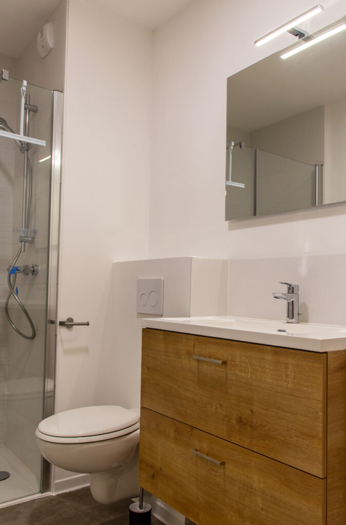 Studio meublé avec kitchenette et salle de bain privée