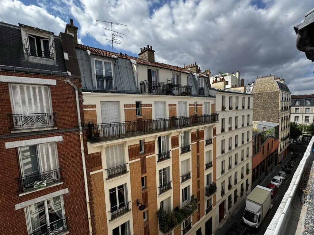 Location meublée à Paris : ouverture de 3 nouvelles résidences Compose. Entre coliving, colocation premium ou studios meublés indépendants, trouvez le logement meublé qui vous correspond.