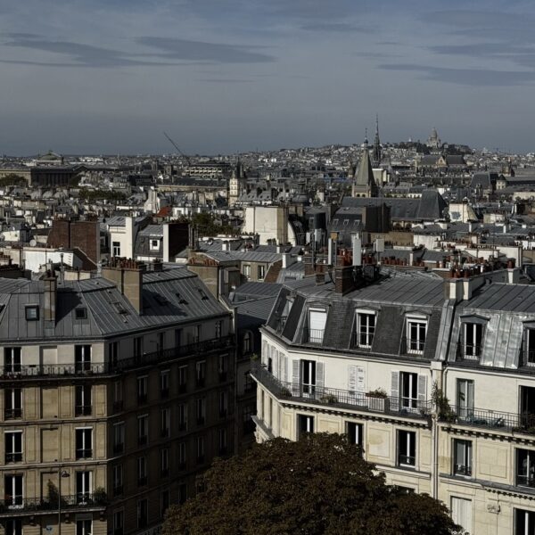 Location meublée à Paris : ouverture de 3 nouvelles résidences Compose : coliving, colocation premium ou studios meublés indépendants.